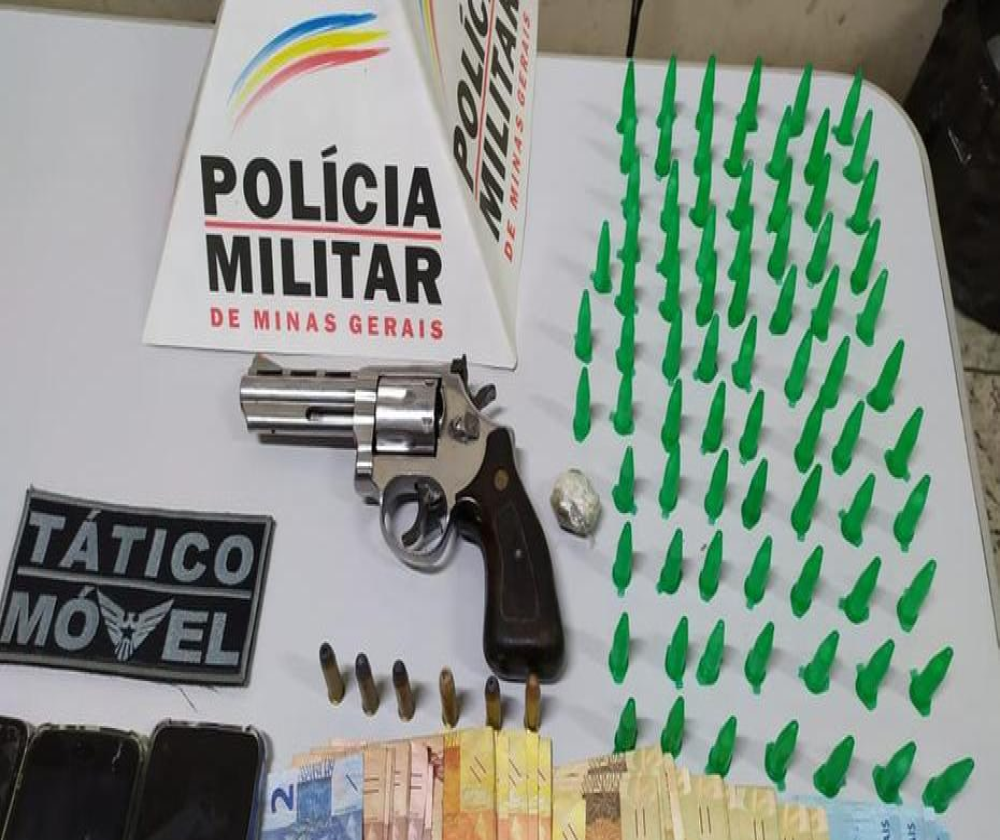 Polícia Militar apreende drogas e arma de fogo com traficantes em Pedro Leopoldo