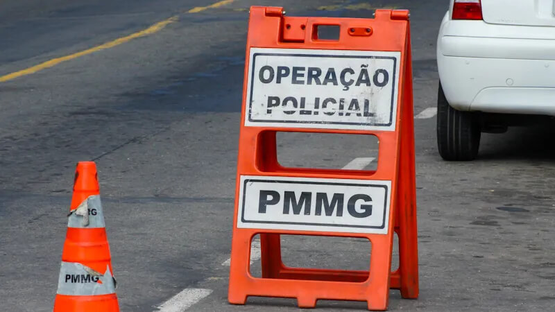 Veículos irregulares são removidos durante operação na MG-424 em Pedro Leopoldo
