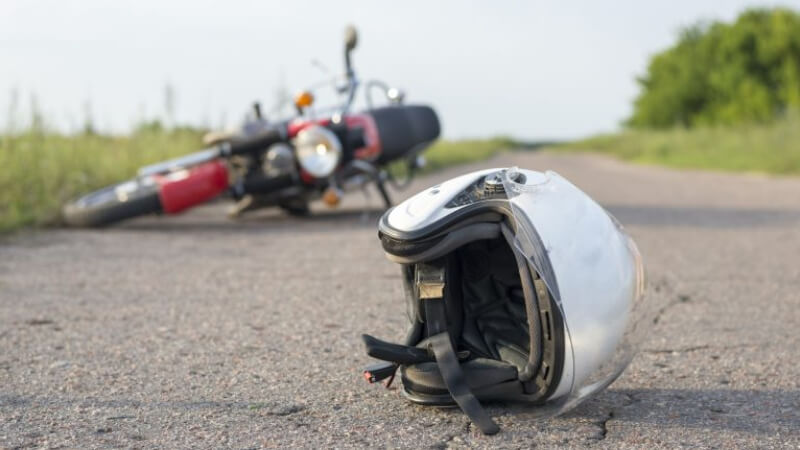 Adolescente fica ferido após queda de moto durante tentativa de fuga em Lagoa Santa